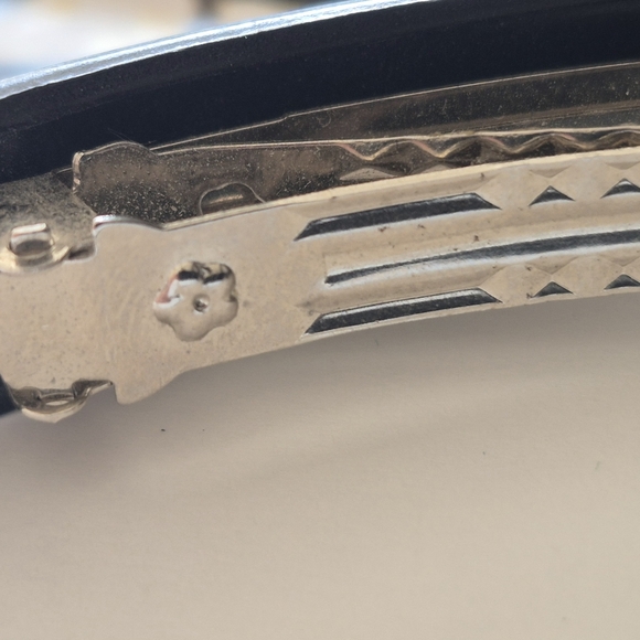 Navy and Yellow Wearable Device - Picture 9 of 14